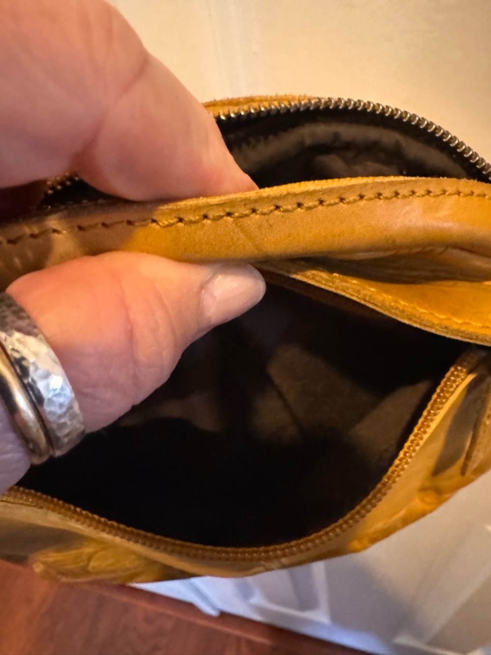 Vilencia Woven Leather  Round Crossbody Bag - Picture 7 of 16